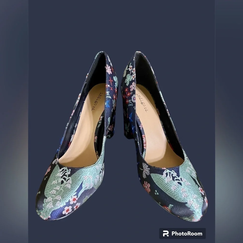 INDIGO rd. NWOB- size 9.5 Chunky High 4” Heels. Eastern inspired fabric. New!